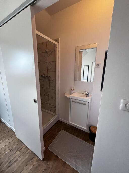 La Maison Des Voyageurs Avec Grand Parking Prive -Calme Et Serenite Chevincourt Extérieur photo